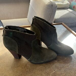 Size 8, green heel booties
